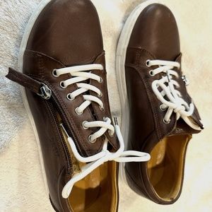 Dasia Leather Sneakers
